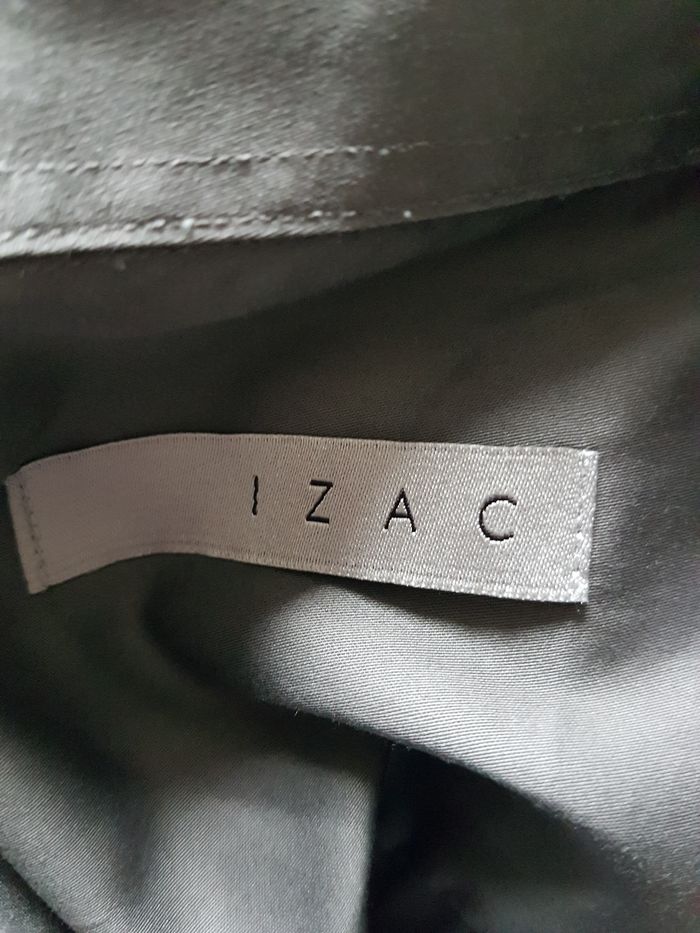 Chemise homme gris satiné. Izac. Taille 4 41/42, 53cm aux épaules, 57cm aux aisselles, 72cm de haut. - photo numéro 5