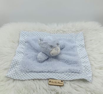 Doudou carré Plat Ours Bleu clair Contour pois blanc bleu