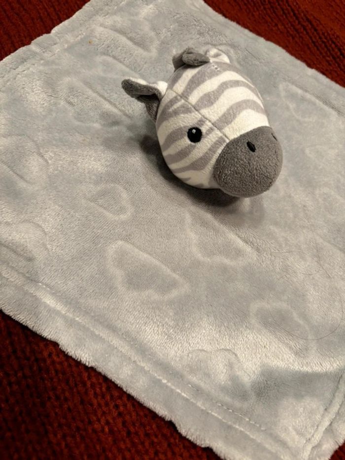 #04 - Primark - Doudou zèbre gris - photo numéro 2