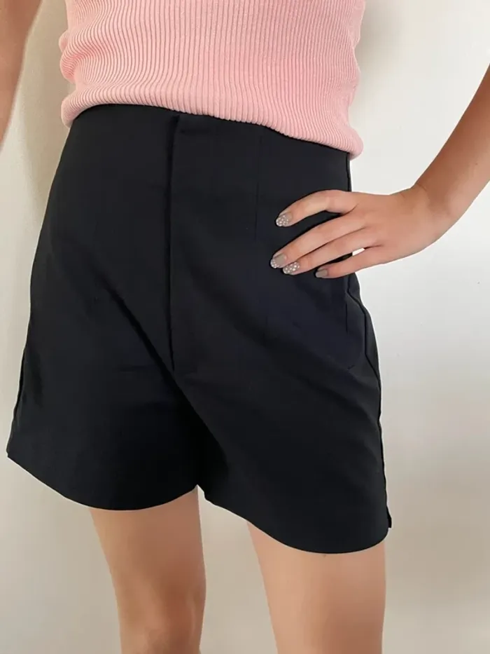 Short noir coupe parfaite 40 Stradivarius - photo numéro 2