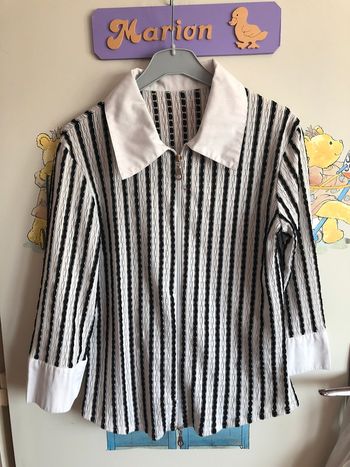 Chemisier à manches 3/4 noir et blanc à rayures, taille 40.