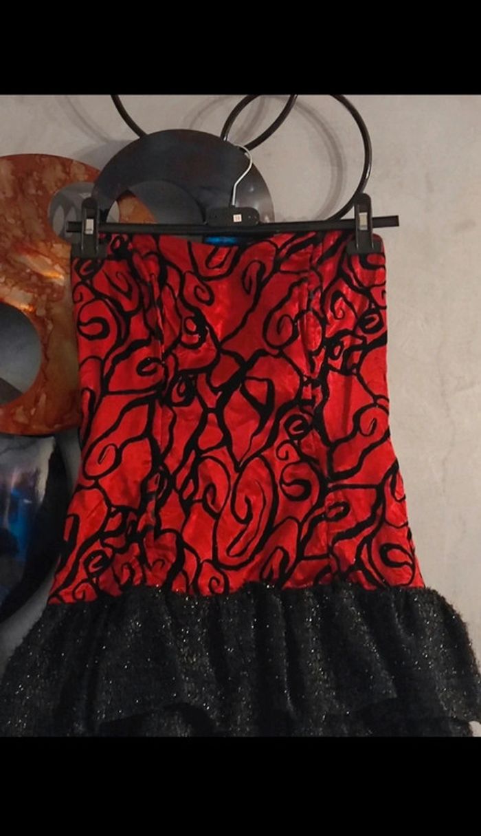 Robe burlesque rouge et noire - photo numéro 3