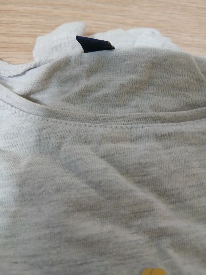 Lot vêtements 12 ans 2 tee-shirts, 1 jean et 1 pull - photo numéro 7