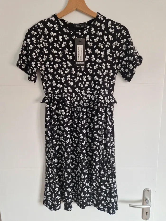 Robe Boohoo taille 38 - photo numéro 2