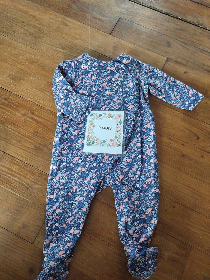 Pyjama tape à l'oeil