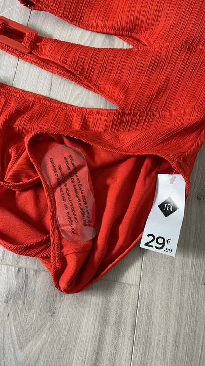 Maillot de bain une pièce - photo numéro 2