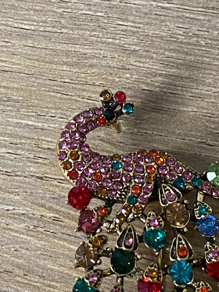 Broche paon strass multicolore - photo numéro 2