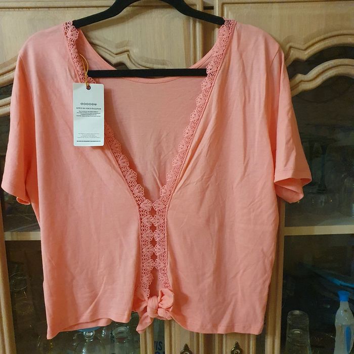 Magnifique haut femme col en V Couleur rose géranium Taille XL Bonobo