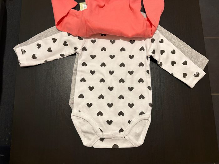 Lot de 3 bodies « cœur » Manches longues Mots d’enfants Taille 6 mois. - photo numéro 2