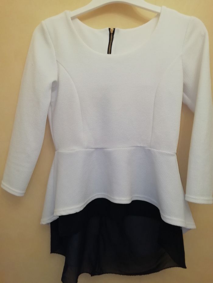 TOP PEPLUM ÉCRU ET NOIR TAILLE 36 /38 - photo numéro 2