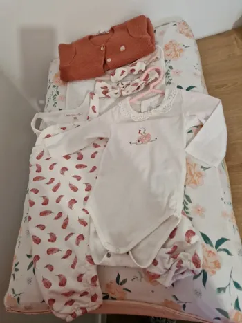 Ensemble bébé fille salopette + body + gilet sergent major