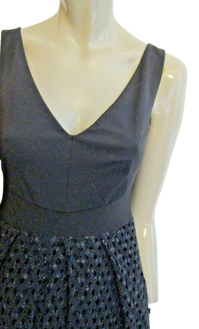 robe chic doublée zip au dos coupe courte marque pinko taille indiquée 36 peut aller a un 34 - photo numéro 2