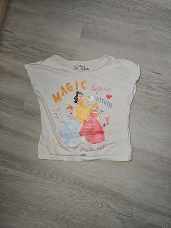 Tee-shirt disney princesse taille 3/4 ans