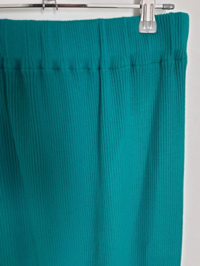 Jupe cotelé verte mi longue - photo numéro 2