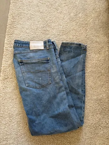 Jean à trous zara taille 36