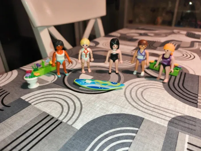 Lot figurines femme playmobil