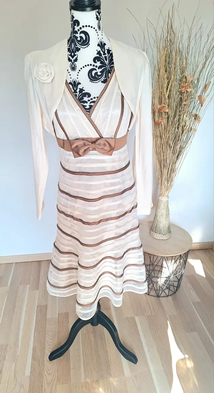 Somptueuse robe de cérémonie très élégante Sagaie en taille 40