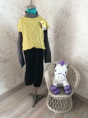 Pull vert en maille tressée sans manches et sous pull marron / zamba / (8ans)