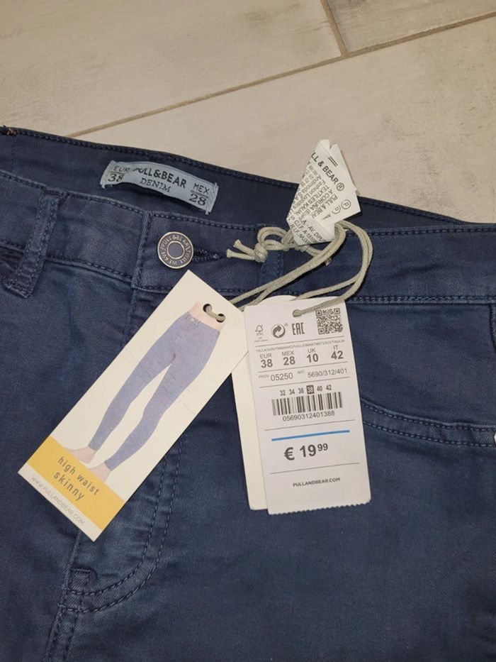 Jean skinny Pull & Bear, taille 38. Neuf - photo numéro 3