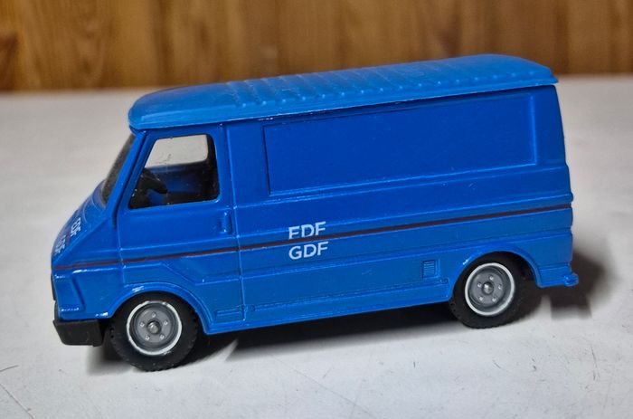 Modèle réduit Citroën C35 bleu Solido 1/50 véhicule utilitaire EDF vintage