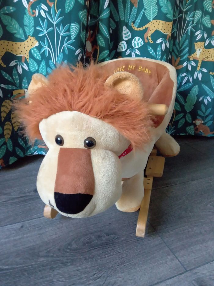 Lion a bascule