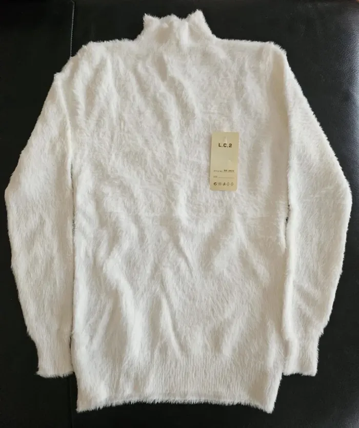 Joli Pull poilu Neuf taille unique