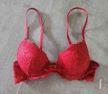 Soutien gorge rouge plongeant 85B