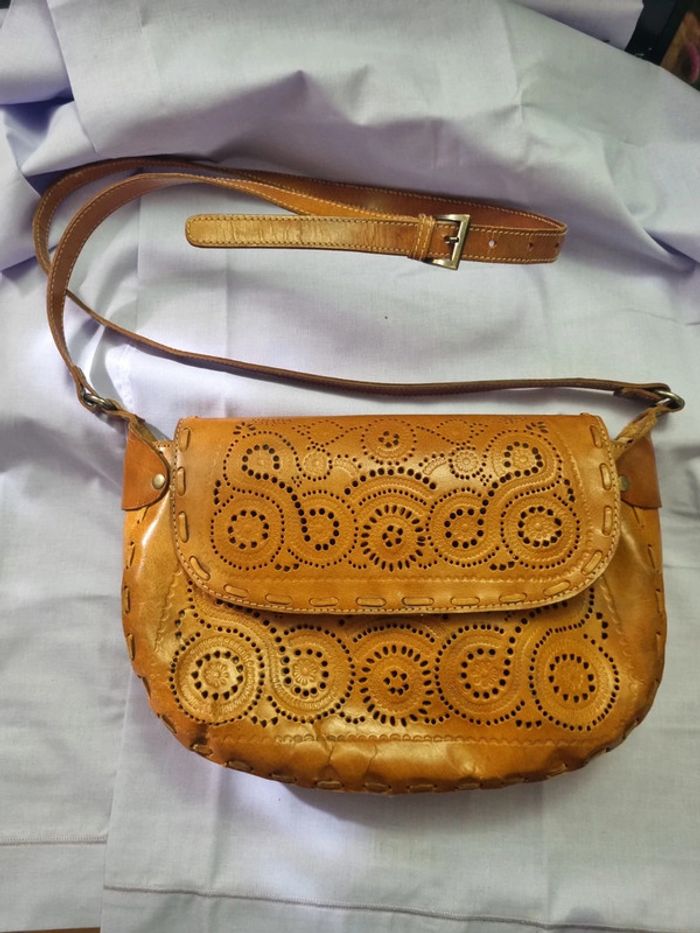 Sac à main genre besace en cuir