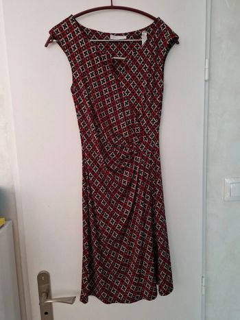 Robe promod Étiquette de taille coupée mais convient à un XS