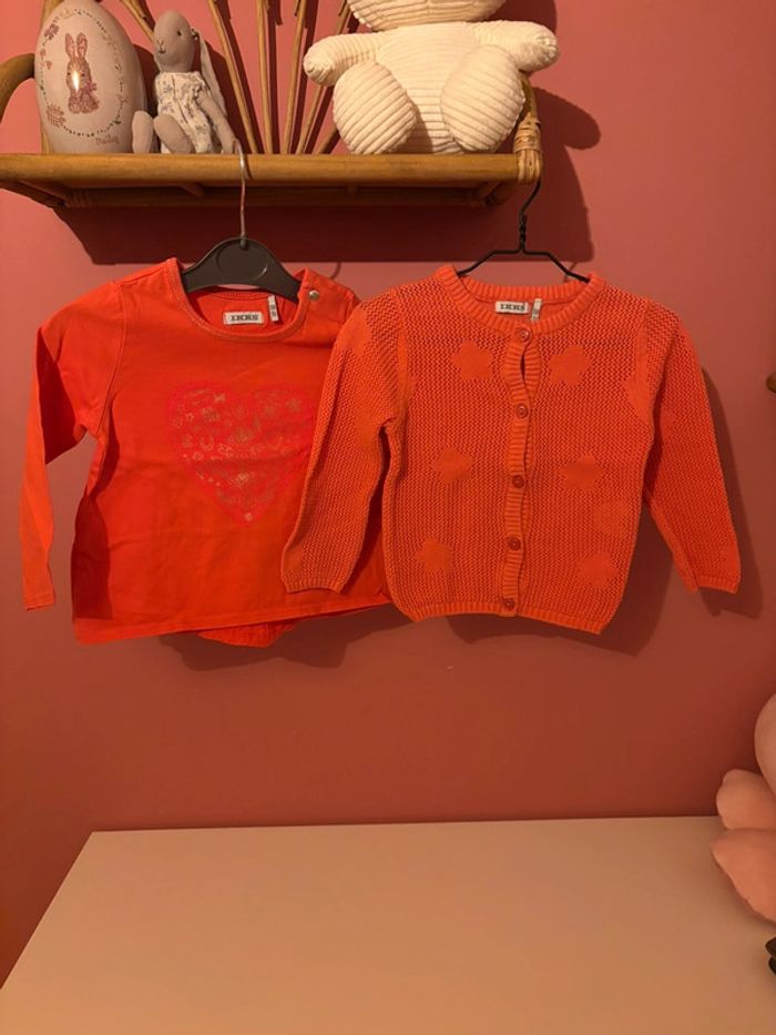 Gilet + t-shirt longues manches IKKS rouges 18M/80
