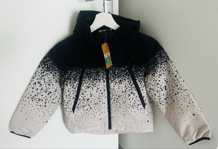 Veste  a capuche mixte manches longe beige /noir 8 ans