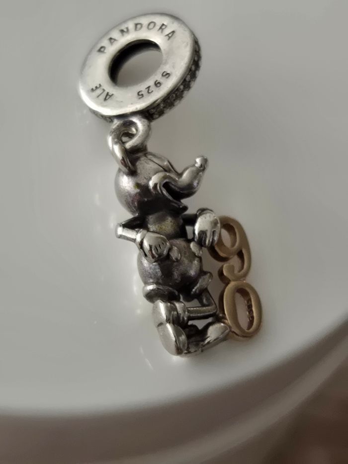 Charm mickey 90 ans Pandora - photo numéro 4
