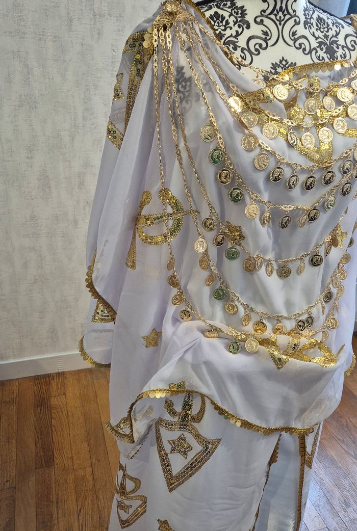 Melhfa chaoui tenue traditionnelle algérienne blanche avec motif amazigh fibule taille unique - photo numéro 3