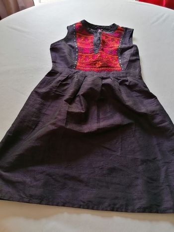Très joli robe pour soirée ou autre tissu belle qualité