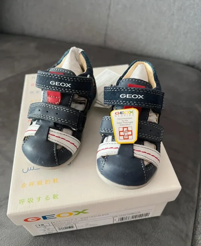 Sandales Geox, neuve, taille 19 - photo numéro 2