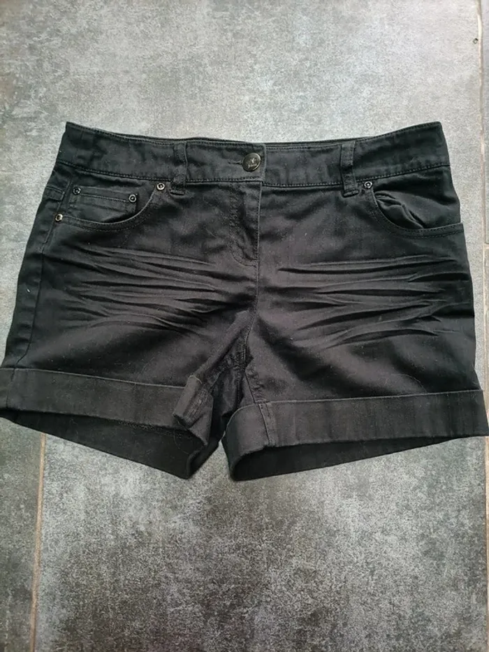 Short jean noir