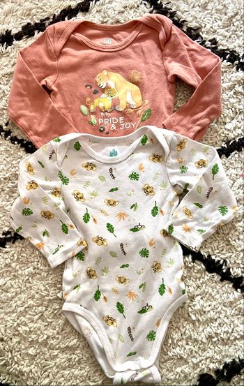 Lot de 2 bodys ml le roi lion 23 mois 