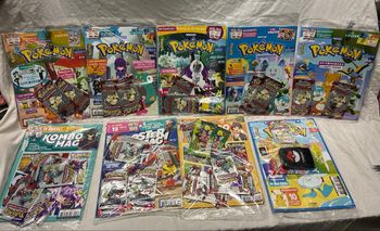 9 kits magazines + 28 boosters + jeu Pokémon neufs scellés