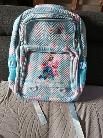 A saisir, NEUF , magnifique sac a dos " Stitch " ! 