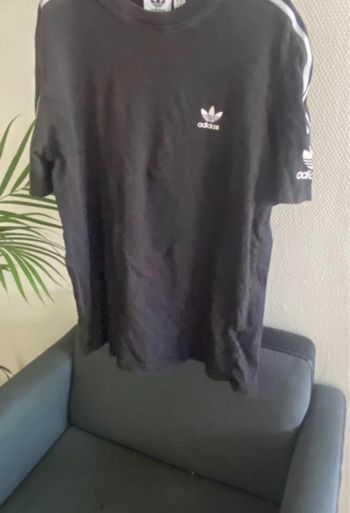 T-shirt adidas