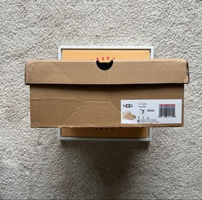 Bottines fourrées UGG Tazzelle - Taille 38 - Neuves - photo numéro 9