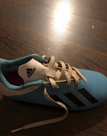 Ventes de crampons Adidas taille 32