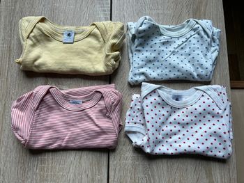 Lot 4 bodies manches courtes 12 mois Petit bateau Mixte