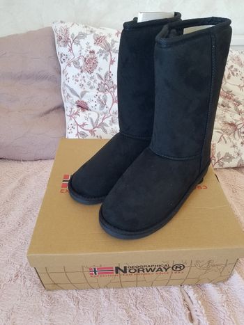 Bottes fourrées Geographical Norway t 27 NEUF