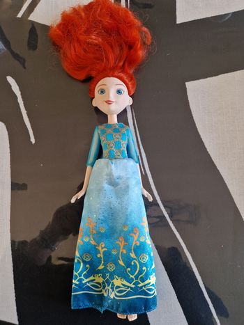 Poupee barbie disney rebelle