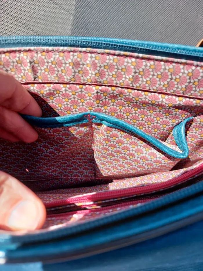 S'accroche turquoise avec nombreuses pochettes - photo numéro 6