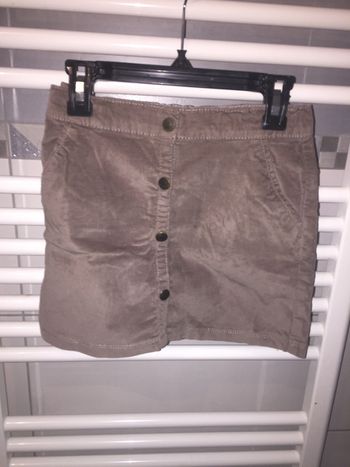 Jupe suédine à fermeture pressions neuve taille 8 ans à 7 euros