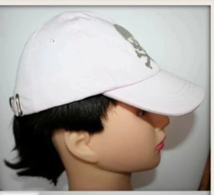 Casquette rose clair motif tête de mort argentée H&M taille 1/3 ans - photo numéro 2