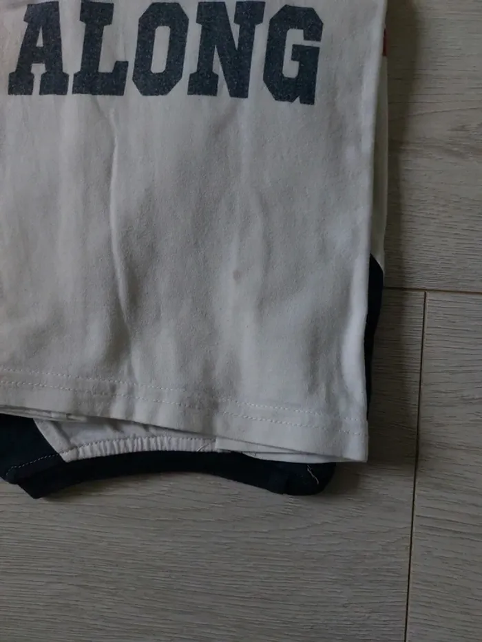 Lot t-shirts 8ans - photo numéro 4