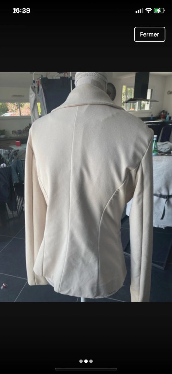 Veste cintrée beige Miss one taille XL portée. - photo numéro 2